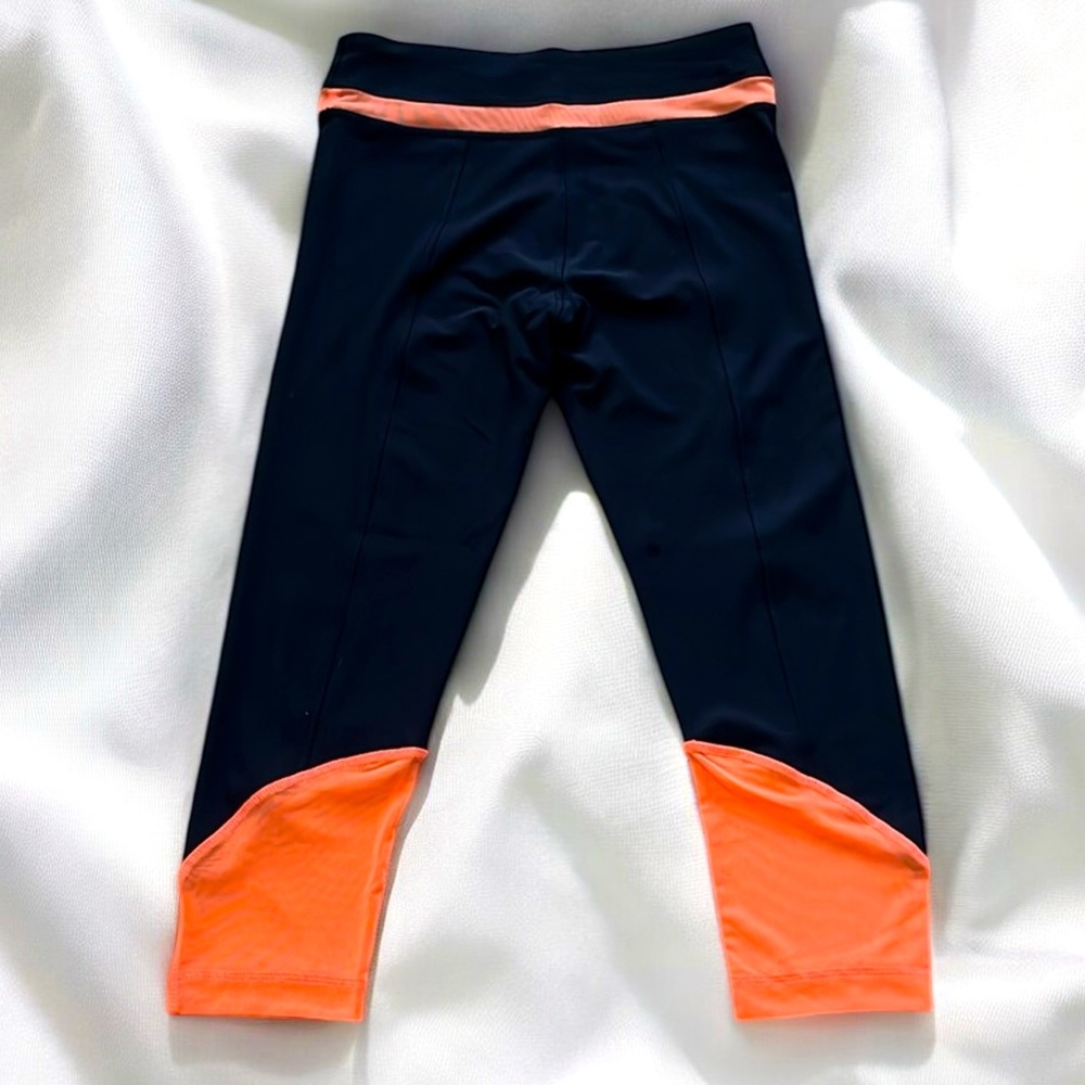 VOGO ATHLETICA WORKOUT CAPRI LEGGINGS ORANGE BLACK SIZE SM NEW WITH TAGS
